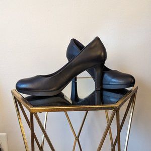 NIB Clarks Comfort Pumps 8.5